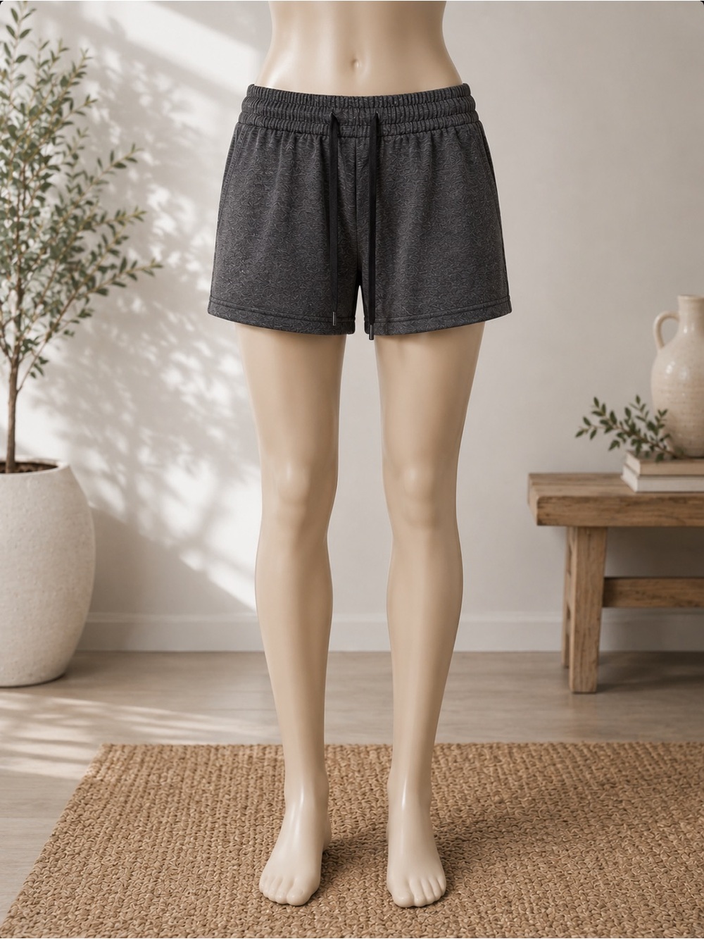 Lululemon Soft Jersey Relaxed-Fit Mid-Rise Short 4" Heathered Black - Size 6